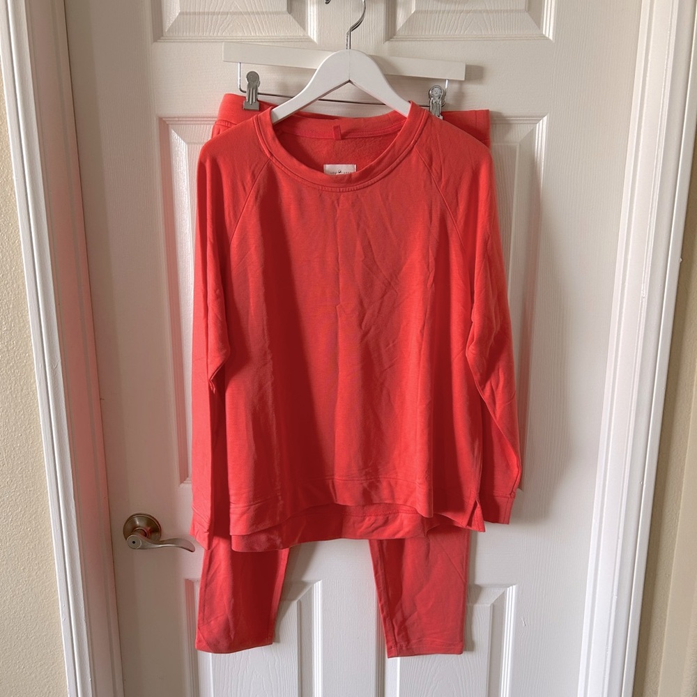 NWT Lou and Grey Signature Soft Set